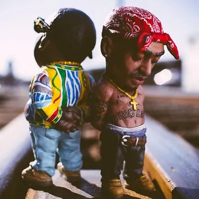 10cm Small Pop-Rapper Star 2Pac Tupac Figure Cool Hip Hop Guy  Desktop Statue • £7.30