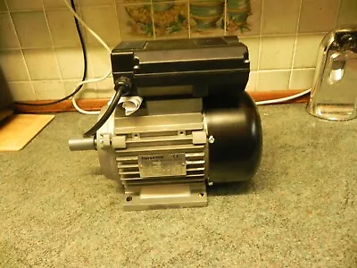 Never Used Clarke 3-2-1 240V 3Hp Single Phase  Motor • £32