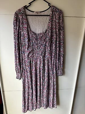Review Dress - Size 16 • $25