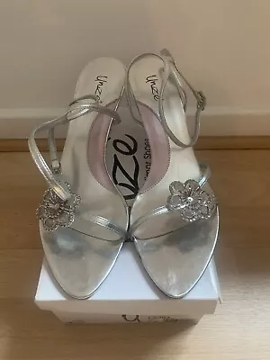 Elegant Unze Silver Shoes Size 7 Gem Medium Heel Strappy Stiletto Flower Detail • £19.99