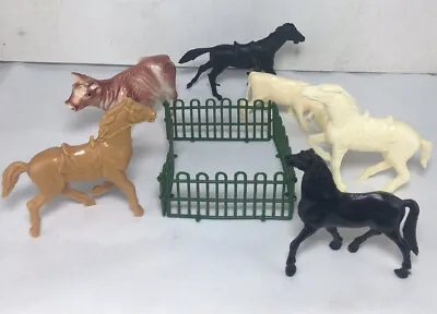 Vintage Lot 7 Miniature Plastic Horses And Cows Black White Tan 2” - 3” W/Fence • $14