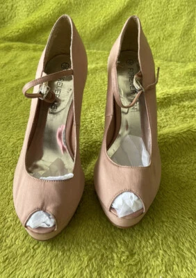 $16 • Buy Forever New Fabric Stiletto Heels Size 7 - 38 Shoes