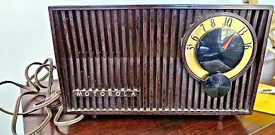 Vintage Motorola Radio Bakelite Working Condition Tube Radio USA Made • $19.99