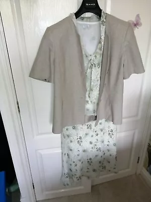 £25 • Buy Pretty Berketex Green Sage Floral Three Piece Wedding / Summer Outfit
