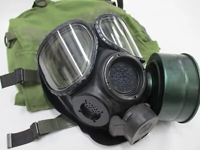 US Military M40 Gas Mask Size Small 40MM FILTER W. BAG (USED) • $145