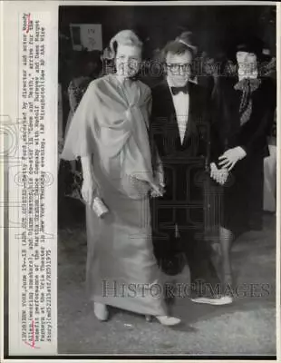 1975 Press Photo Betty Ford Escorted By Woody Allen And Diane Keaton In New York • $19.99