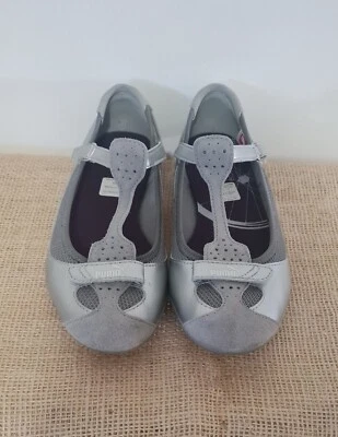 $16 • Buy PUMA Eco OrthoLite Silver/Grey Flats Shoes Sz9