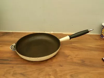 Le Creuset Cast Iron Frying Pan - Ivory Finish - Size 26 • £5