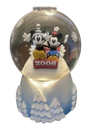 Vintage  2006 Disney Mickey And Minnie Mouse Snowglobe • $15.99