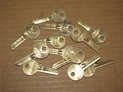 Lot Of 12 Eaton Yale & Towne Key Blank Uncut Keys • $9.99