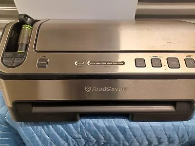FoodSaver V4840 2-in-1 Vacuum Sealer • $40