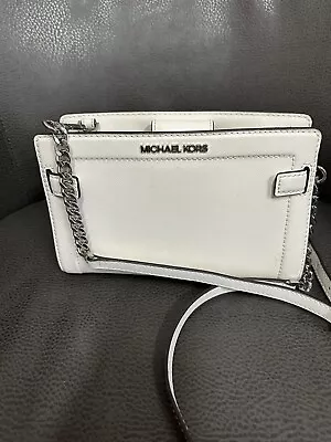 MICHAEL KORS White Textured Extra Small Purse • $55