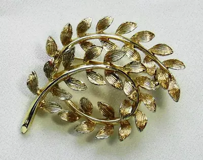 Vintage LISNER MC Gold Tone Etched Leaf Pin Brooch • $12.99