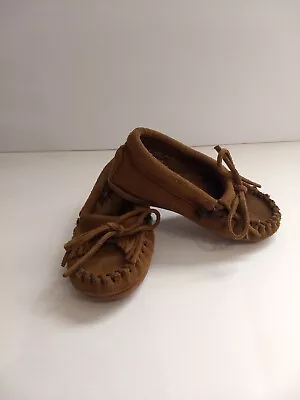 Minnetonka Brown Leather Kilty Childrens Moccasins Size 8 Style 2403 Fringe • £10.53