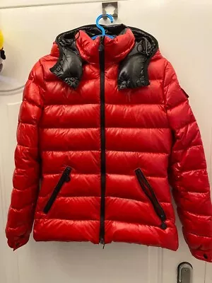 Autentic Moncler (Womens 1 ) Bady Short Winter Puffer Quilted Down Jacket - Red • $549