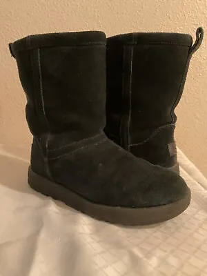 Ugg Black Shearling Boot Size 8 • $39