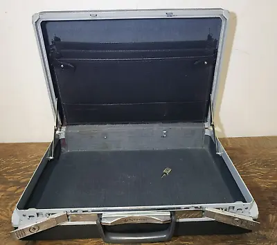 Vintage Samsonite Hard Shell Black Briefcase Attaché 18  W/ Key • $29.95