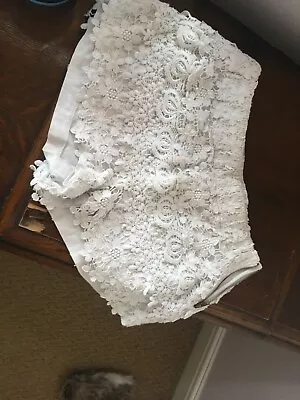£5 • Buy Zara Lace Shorts  Size Small Size 6