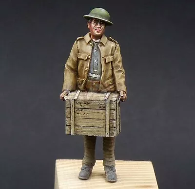 Resicast 1/35 British Soldier WWI Carrying Wooden Box (w/2 Head Choices) 357016 • $51.02
