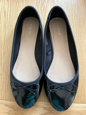 £5 • Buy Ladies Matalan Black Patent Look Ballerina Shoes Size 5