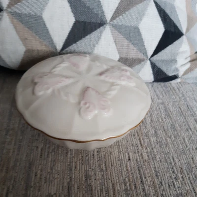 £4.99 • Buy Belleek Cream With Pink Hearts  Trinket Box