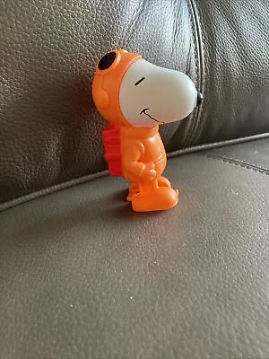 Peanuts Snoopy NASA Astronaut 2019 McDonald’s Wind-Up Toy - Walks Backwards. • £0.99