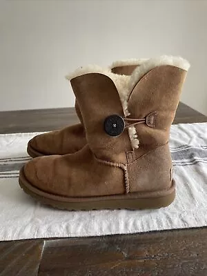 UGG Australia Bailey Button Sheepskin Chestnut Brown Womens Boots 5803 Size 6 • $20