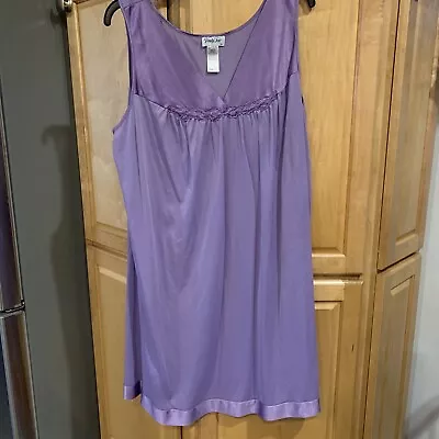 Vanity Fair Vintage Light Purple Night Gown. Size XL. Style-30-107. • $10