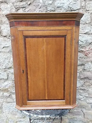 Elegant Georgian Hanging Corner Cabinet/Cupboard With Mahogany Banding • £195
