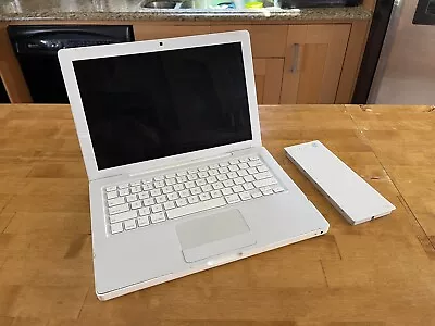 Apple MacBook A1181 13.3  Laptop - MB402LL/A 2GB NO HD 2008 (READ) • $9.99