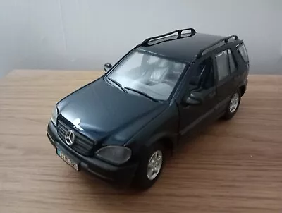 Maisto 1/24 Scale Mercedes Benz Ml320 Dark Blue Diecast Model Car • £12