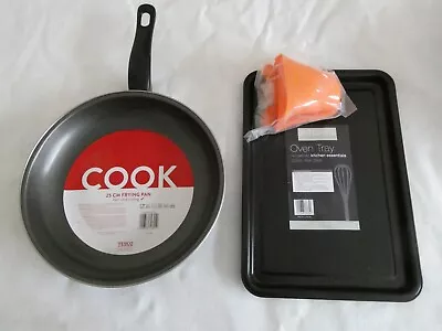 £4.95 • Buy Cookware-Frying Pan Oven Tray Oven Mitt Good Started Set Tesco/TJM/studio Brands