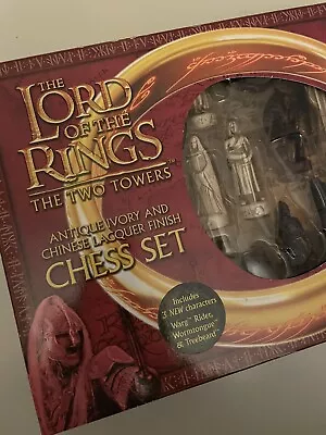 The Lord Of The Rings Two Towers Chess Set • £25