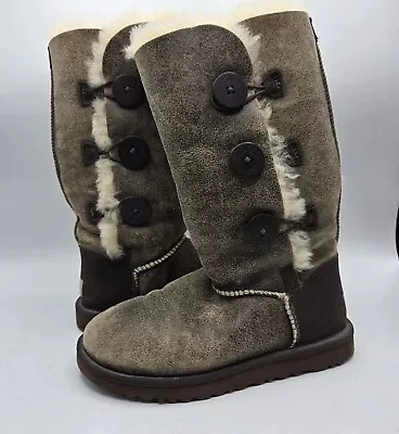 Ugg Bailey Button Triplet II Bomber Boot Sheepskin Shearling Lined Sz 6 Brown  • $90