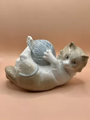 Vintage 1978 LLADRO NAO Daisa Kitten/ Cat Playing With Yarn Porcelain Figurine • $50