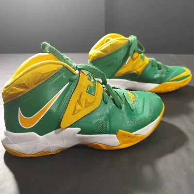 LeBron James Nike Kings Pride Volt Green Gold St Johns Basketball Shoes Size 9 • $45