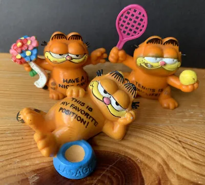 £9 • Buy 3 X Garfield Plastic Figures (from Keyrings) - 1981 Bully - Tennis Flowers