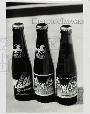 1990 Press Photo Bottles Of Pony Malta One Fake Bottle Laced With Cocaine • $24.88