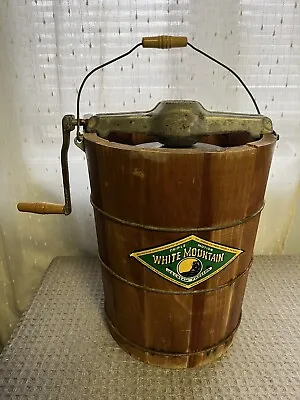 Vintage White Mountain Ice Cream Maker With 4 Qt. Bucket • $150