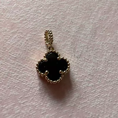 18ct Gold Pendant  • £89