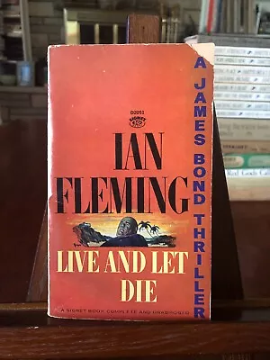 LIVE AND LET DIE BY IAN FLEMING PAPERBACK SIGNET 1964  JAMES BOND 007 *Vintage* • $15