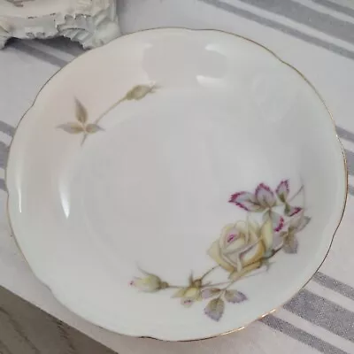 UCAGCO Oxford Rose Design Small 5.5  Bowl Excellent Condition! Fast Shipping! • $2.96