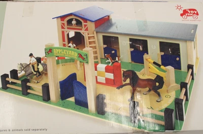 £9.99 • Buy LE TOY VAN LE HARAS Appleyard Riding School Childrens Wooden Playset BOXED - U04