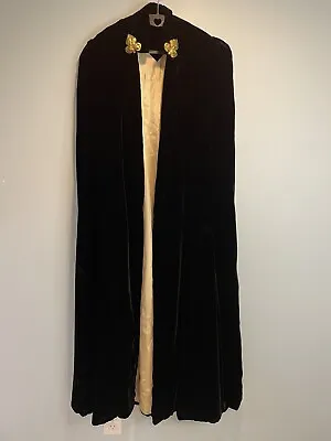 Vintage Womens 1940s/50s Deep Black Velvet Floral Clasp Wiccan Long Cape Dress  • $165