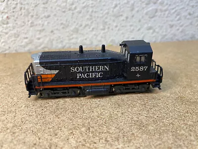 Rivarossi N Scale  Southern Pacific SW 1500 Cow Diesel #2587 • $16.50