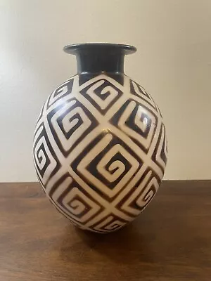 CHULUCANAS STYLE PERU GEOMETRIC DESIGN FOLK ART POTTERY VASE 10” In Height • $20