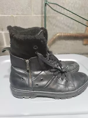 Black Leather Zip And Tie Up Biker Levi's Size 9 Furry Winter Boots • $25