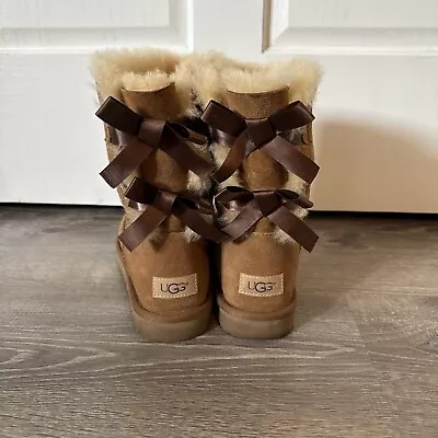 UGG Bailey Bow II Women's Boots Chestnut Size 8 (1016225) • $105