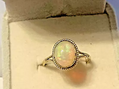 Stunning 9ct Gold Opal Dress Ring.size O 1.9g • £97