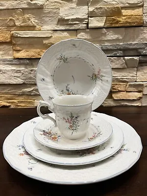 Mikasa Renaissance Fleurette D4953 ~ 5 Piece-Setting Japan • $39.95